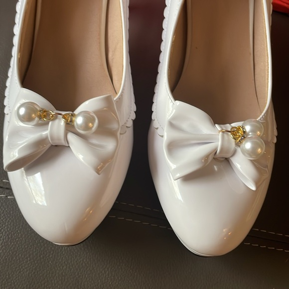 Retro Stage Brand White Heels with Pearls Size 43 fits a size 9 Women’s - Picture 3 of 12